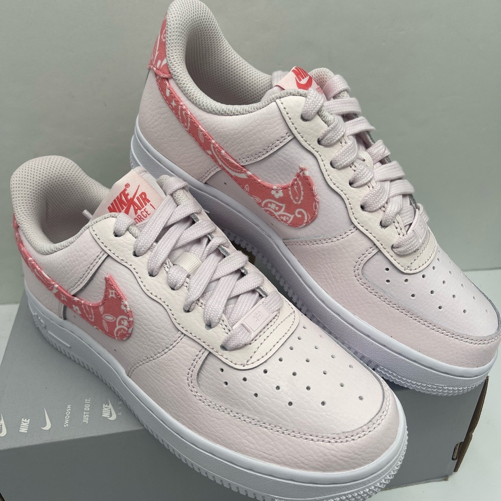 Nike Women W AIR FORCE 1 '07
PEARL PINK/CORAL CHALK-WHITE Pink Platform Sneakers - Picture 6 of 16